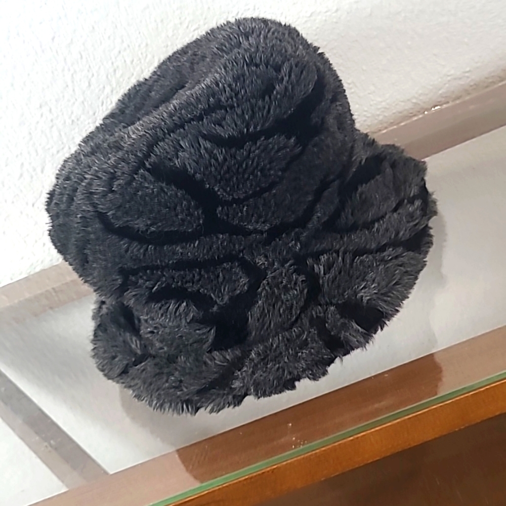 Y2k 90s fuzzy faux fur gray & black bucket hat